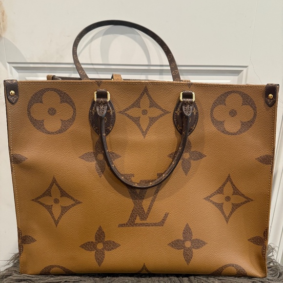 Authentic Louis Vuitton ONTHEGO GM - Picture 3 of 10